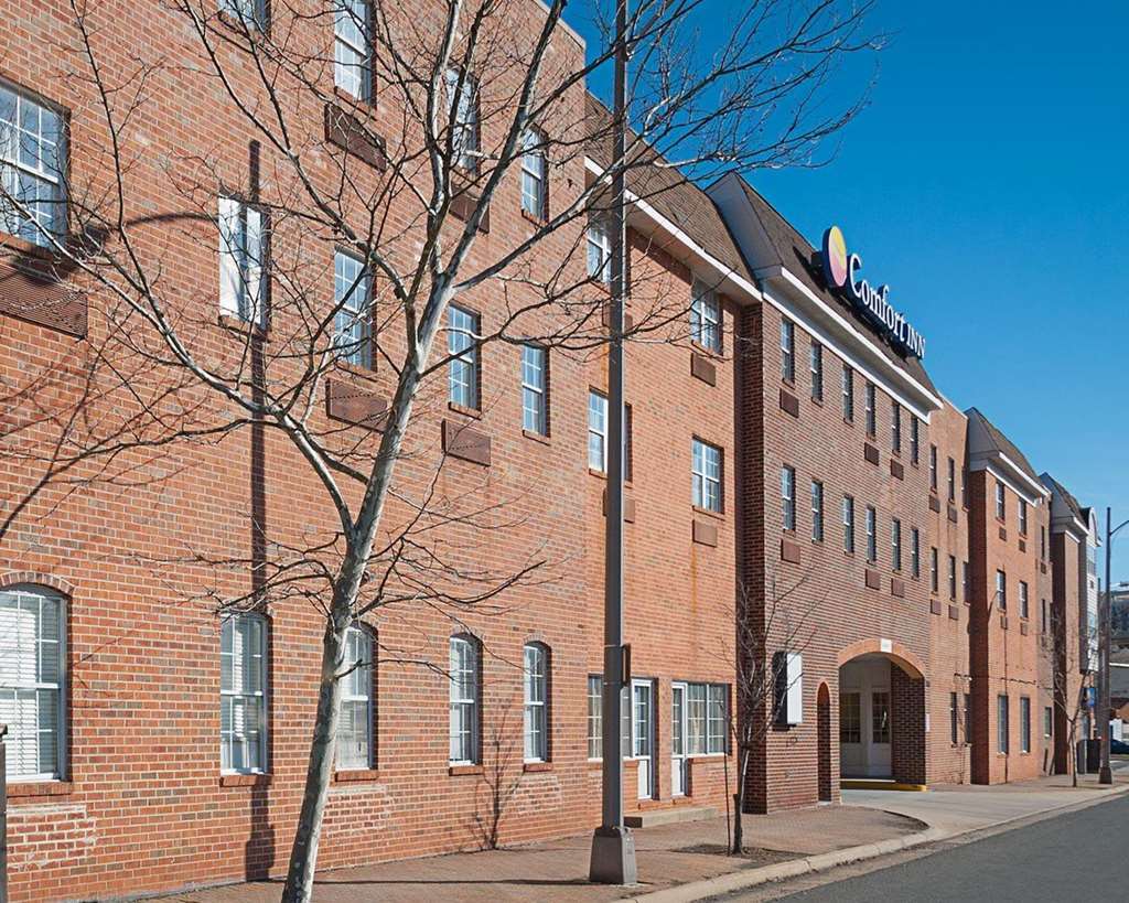 Comfort Inn Ballston Арлингтон Экстерьер фото